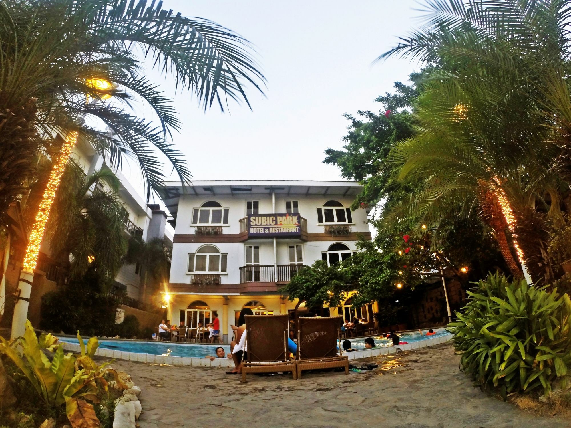 The Shoreline Subic Hotel Olongapo Exterior photo
